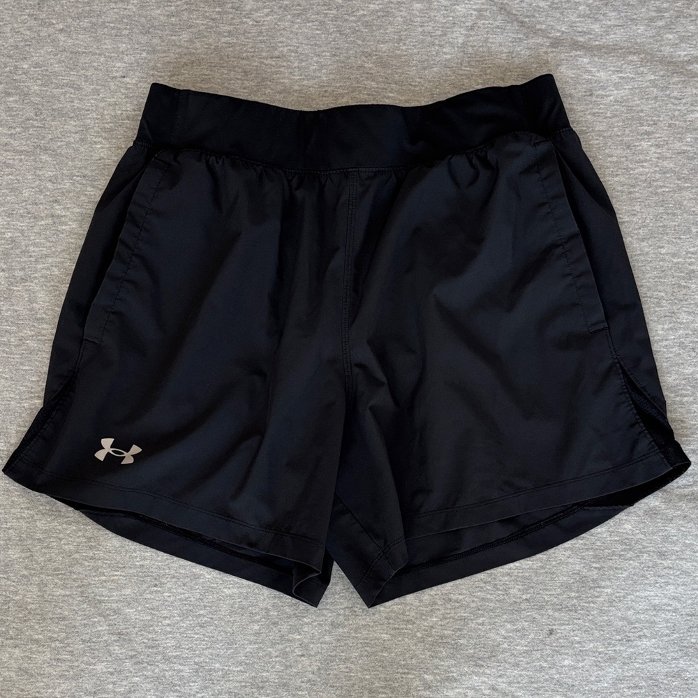Under Armour men’s Athletic Black Shorts Size Large 4” inseam